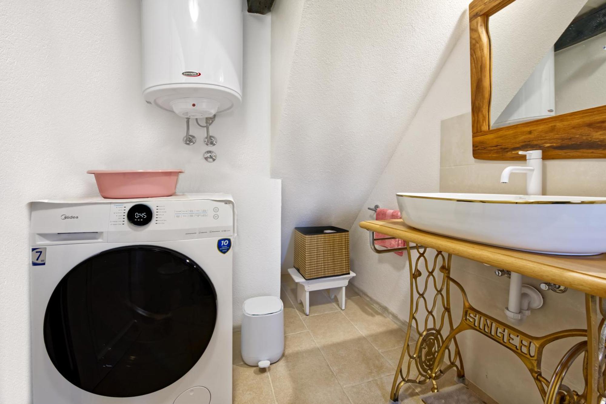Apartman Studio Baladur Roč エクステリア 写真