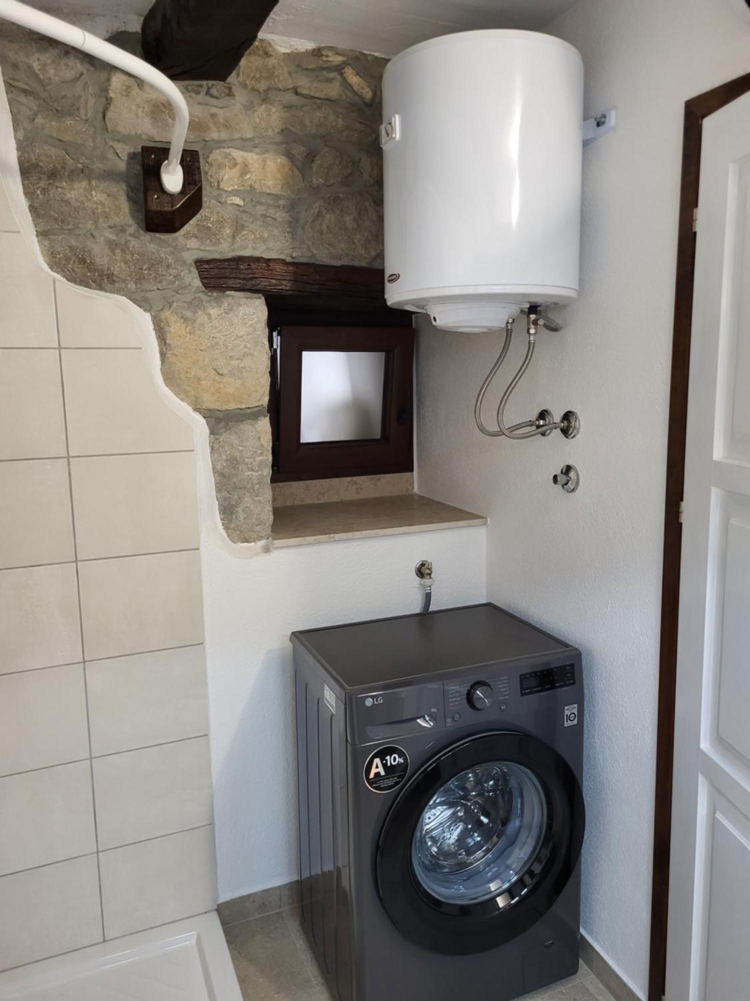 Apartman Studio Baladur Roč エクステリア 写真