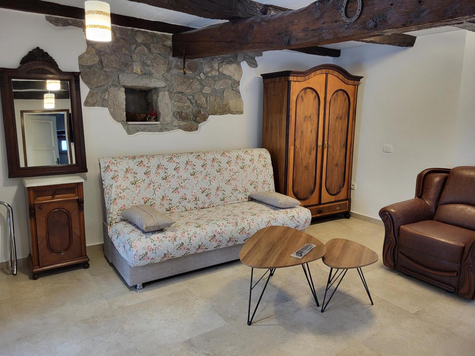 Apartman Studio Baladur Roč エクステリア 写真