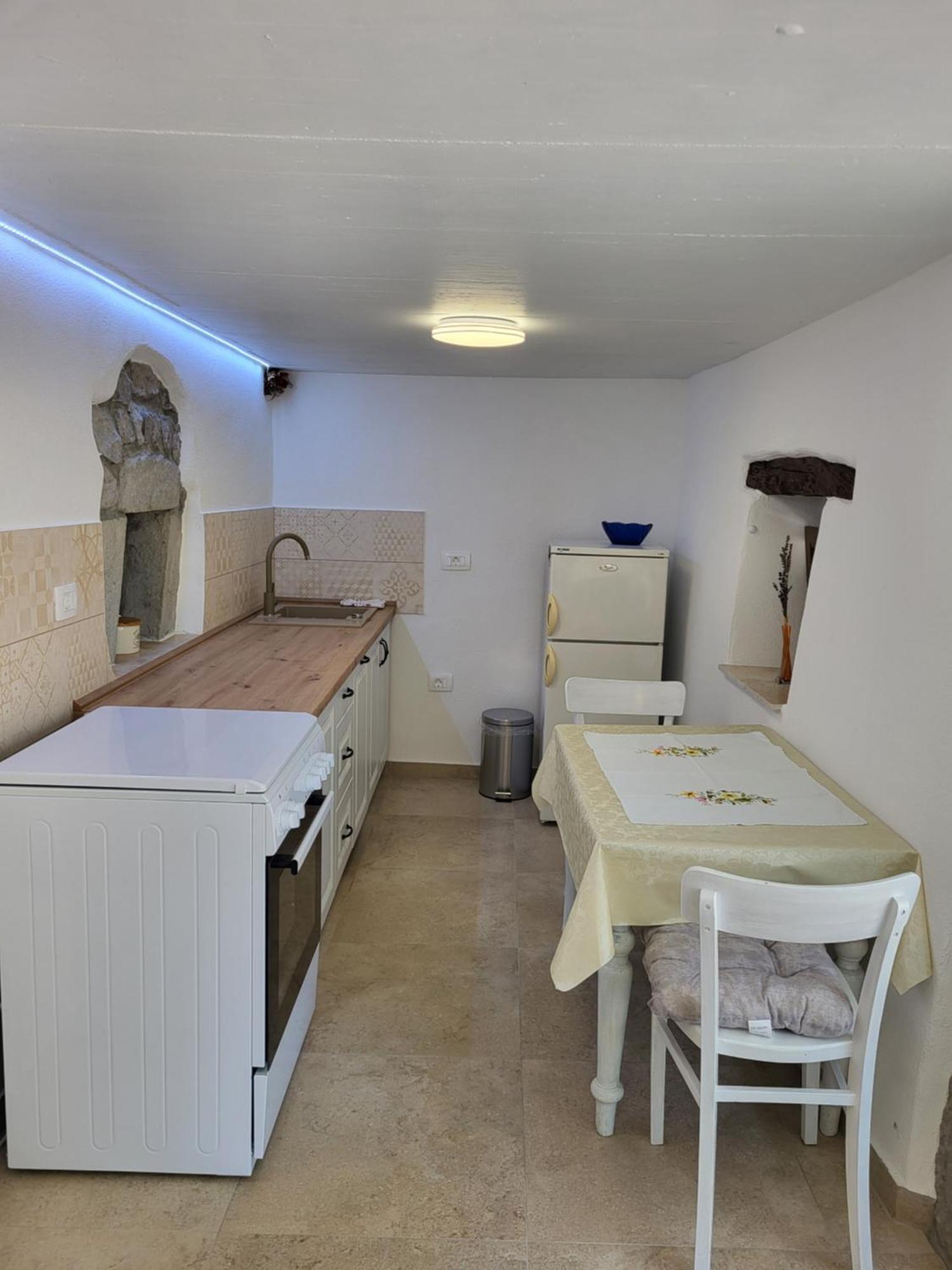 Apartman Studio Baladur Roč エクステリア 写真